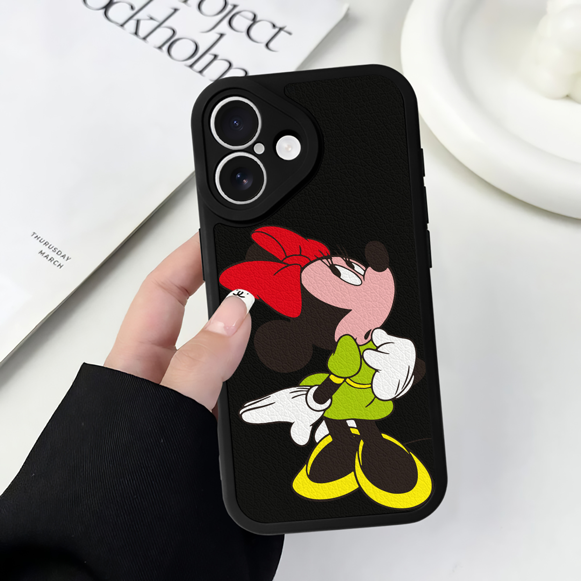 （画像用） ミッキーマウス Mickey Mouse 【iPhone 16シリーズ対応】シリコンスマホケース（レザー調） 材質：シリコン